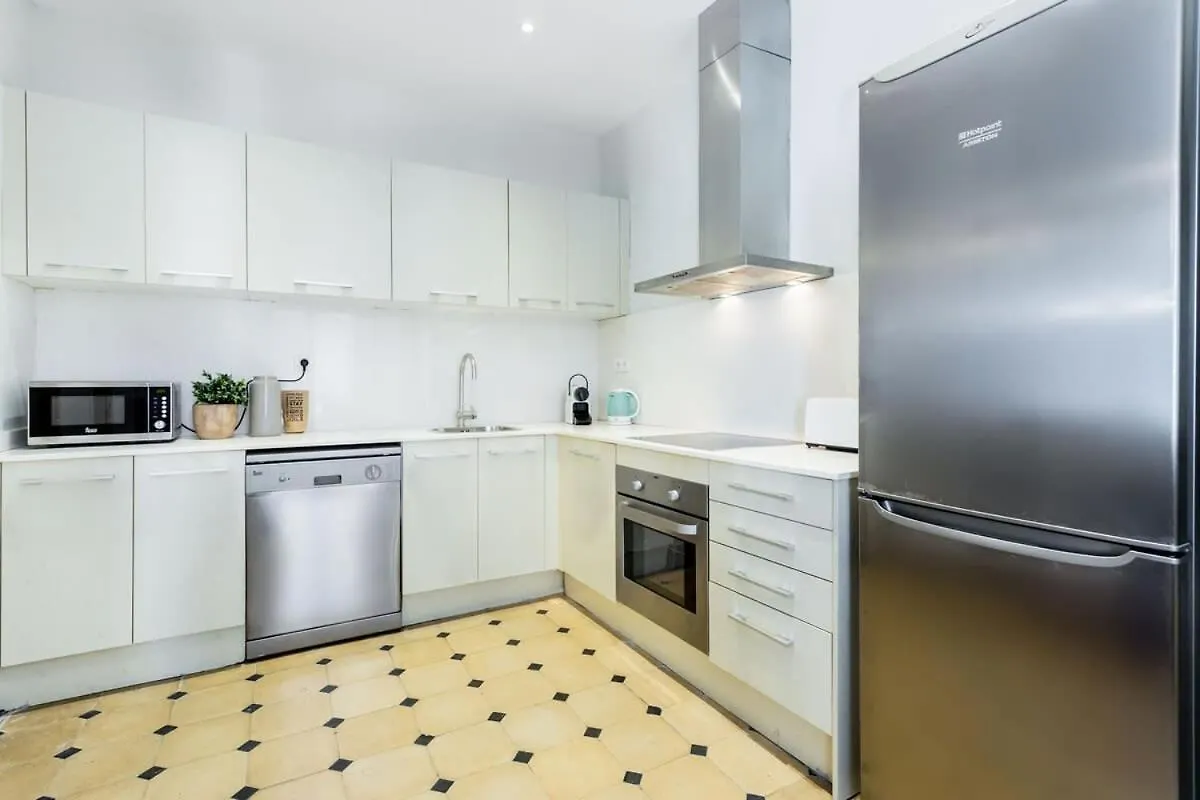 4Bedroom Apart With Balcony In Las Ramblas 1 1 Barcellona 0*,  Spagna