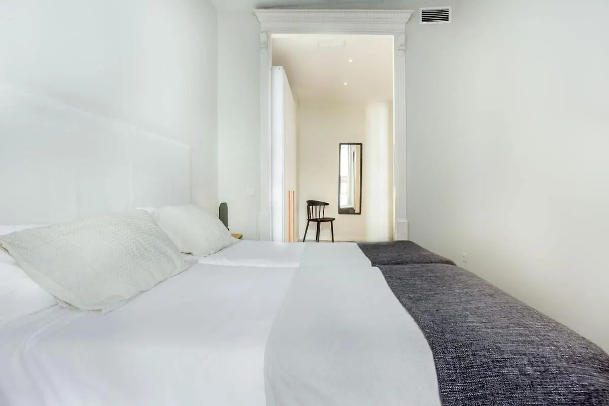 4Bedroom Apart With Balcony In Las Ramblas 1 1 Barcellona Appartamento