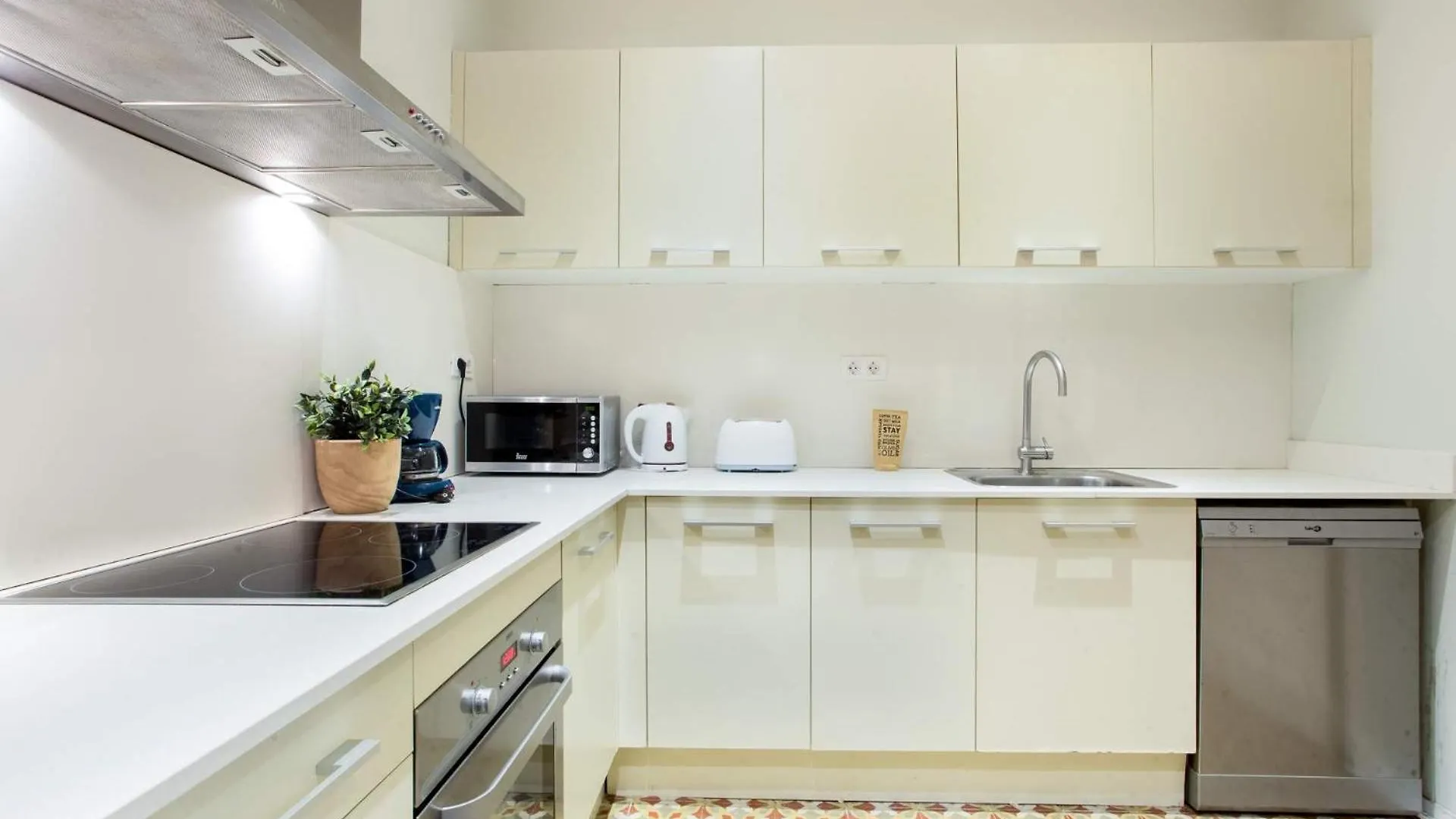 4Bedroom Apart With Balcony In Las Ramblas 1 1 Barcellona