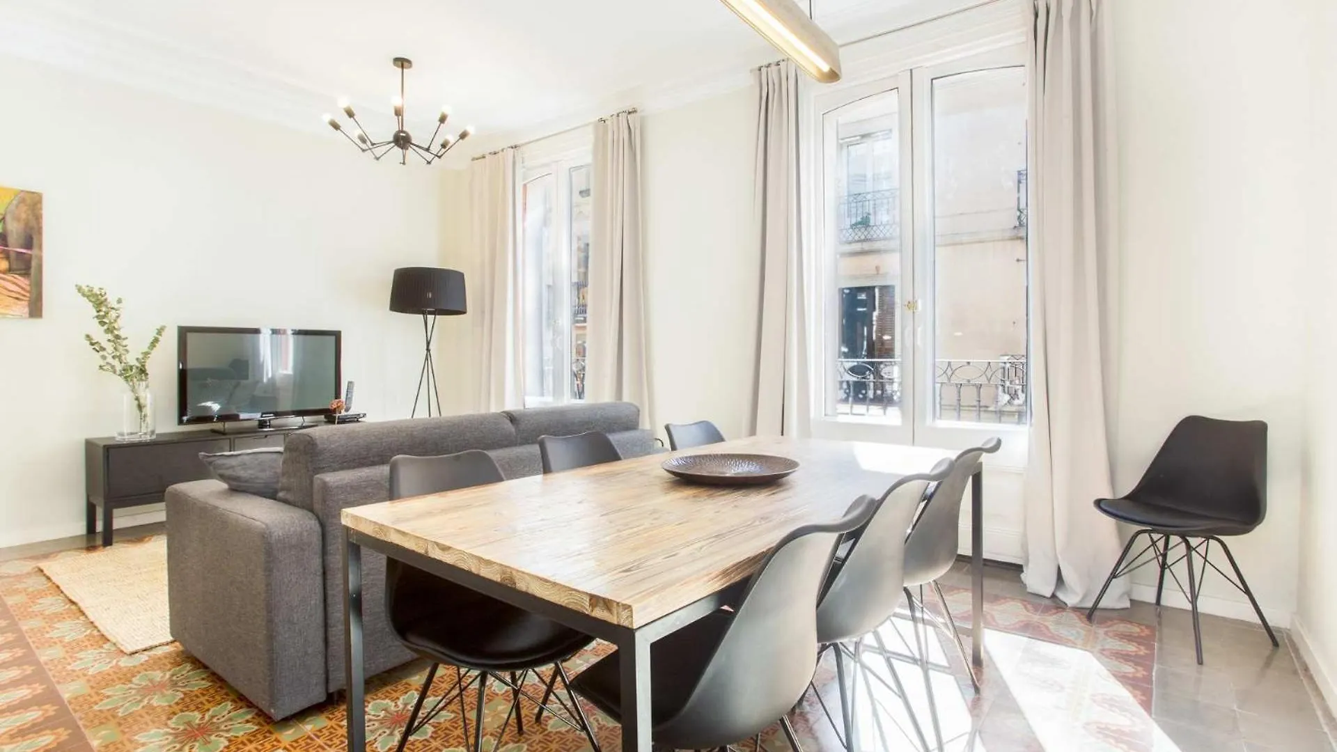 4Bedroom Apart With Balcony In Las Ramblas 1 1 Barcellona