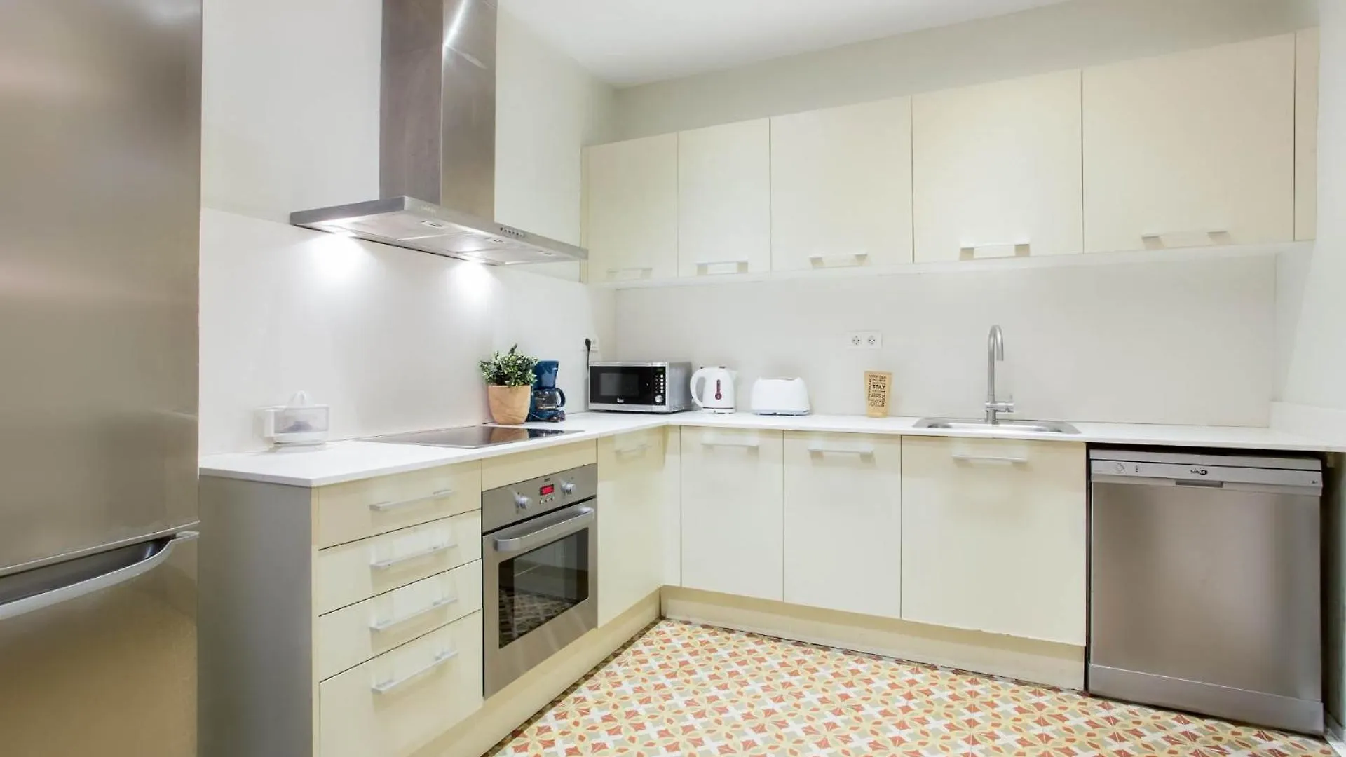 4Bedroom Apart With Balcony In Las Ramblas 1 1 Barcelona Apartment