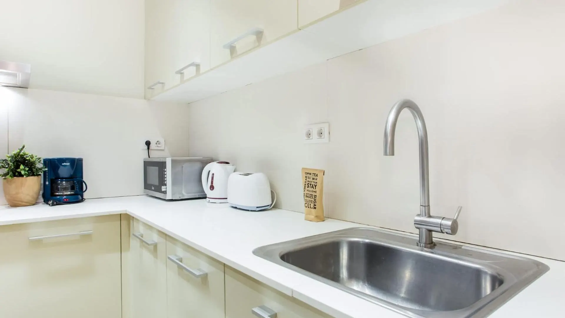 Apartment 4Bedroom Apart With Balcony In Las Ramblas 1 1 Barcelona Spain